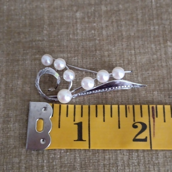 Silver Faux Pearl Brooch - Picture 6 of 7
